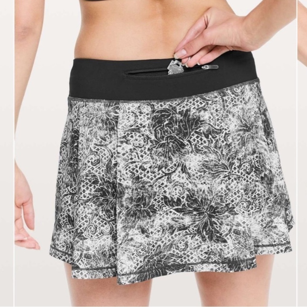 Lululemon Serigraph Alpine Pace Rival Skort Size 2 Tall Skirt White Black Multi